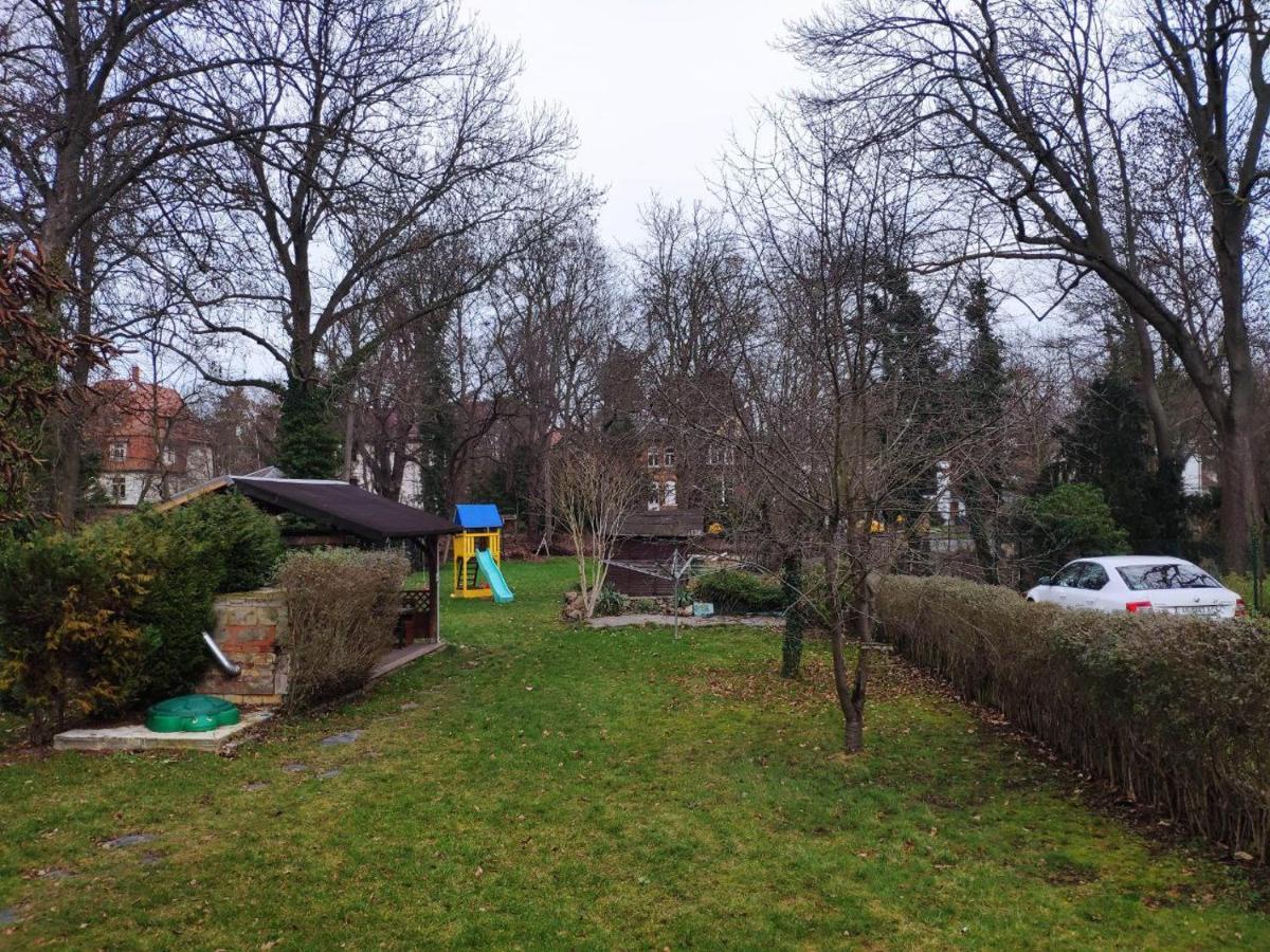 Ferienwohnung mit 123qm für 8 Personen mit sehr großem Garten, einfache Innen-Ausstattung Leipzig Exterior foto
