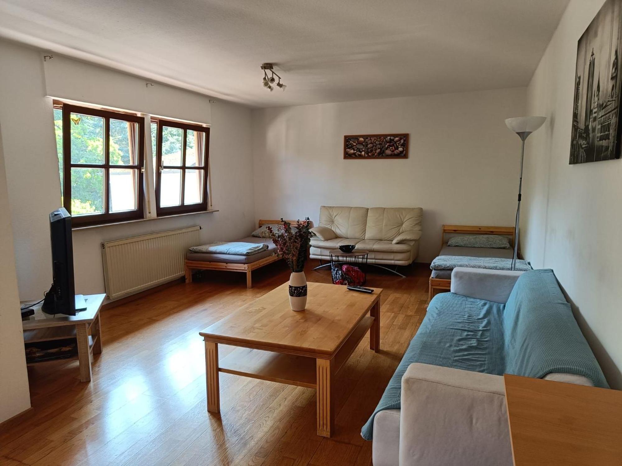 Ferienwohnung mit 123qm für 8 Personen mit sehr großem Garten, einfache Innen-Ausstattung Leipzig Exterior foto
