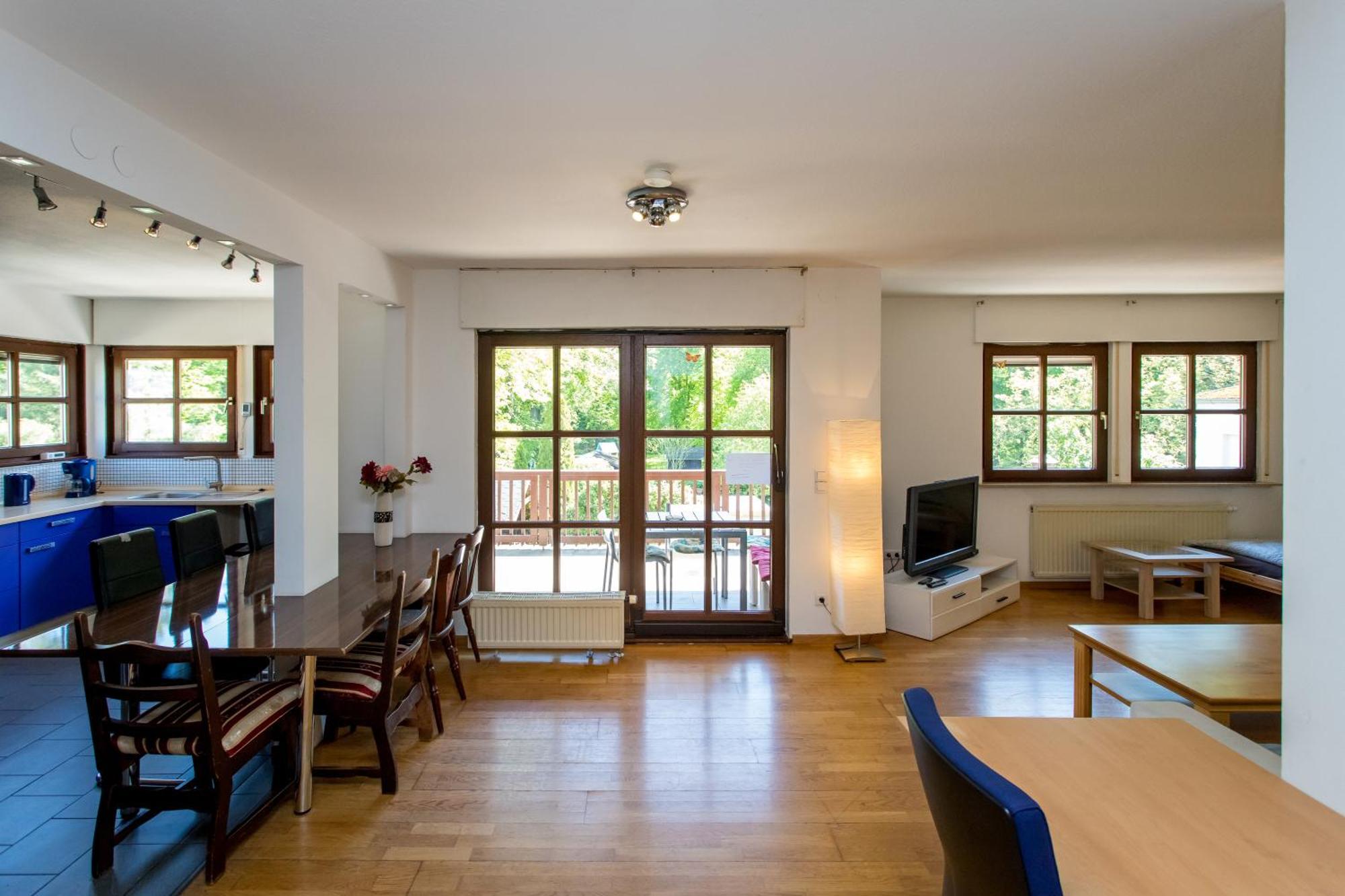 Ferienwohnung mit 123qm für 8 Personen mit sehr großem Garten, einfache Innen-Ausstattung Leipzig Exterior foto